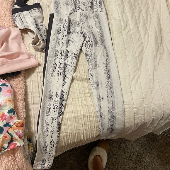 MATCHING WORKOUT SET - Picture 5 of 5